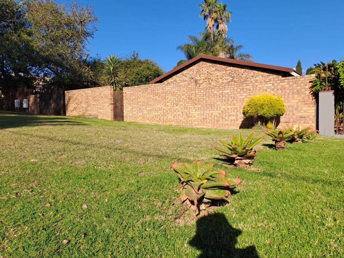 Rocky Hills Guesthouse Piet Retief Exterior photo