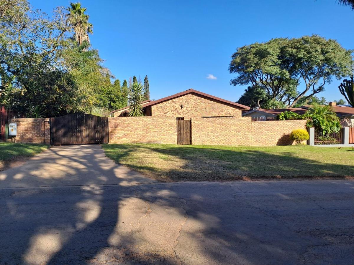 Rocky Hills Guesthouse Piet Retief Exterior photo